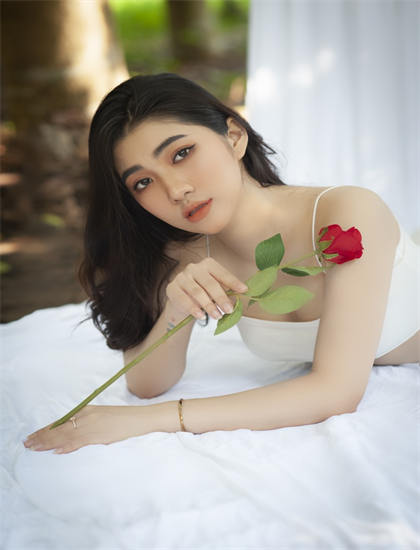 把极品白丝校花啪到腿软_女同性恋电影_日本爱情电影